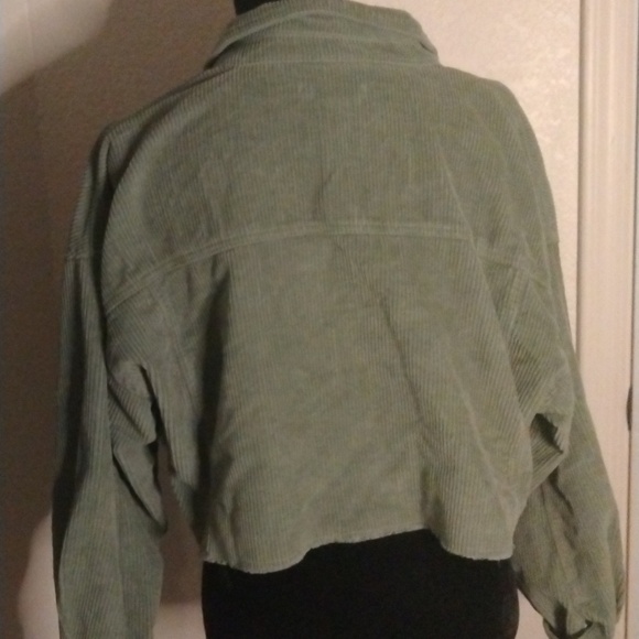 Forever 21 corduroy cropped button up boxy jacket Sage green SZ M raw cut hem - Picture 7 of 7